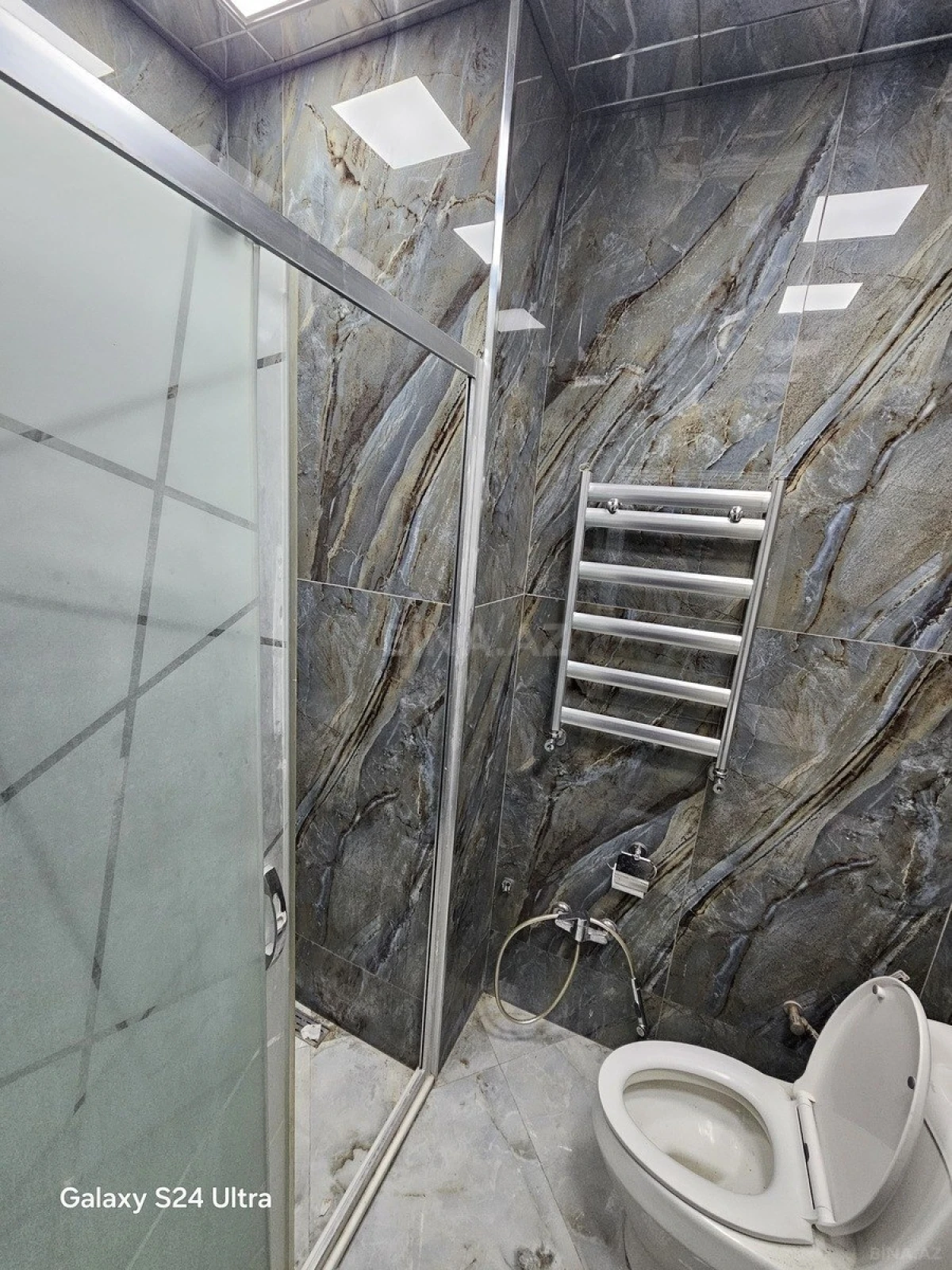 Kirayə verilir 2 otaqlı mənzil 56.9 m²