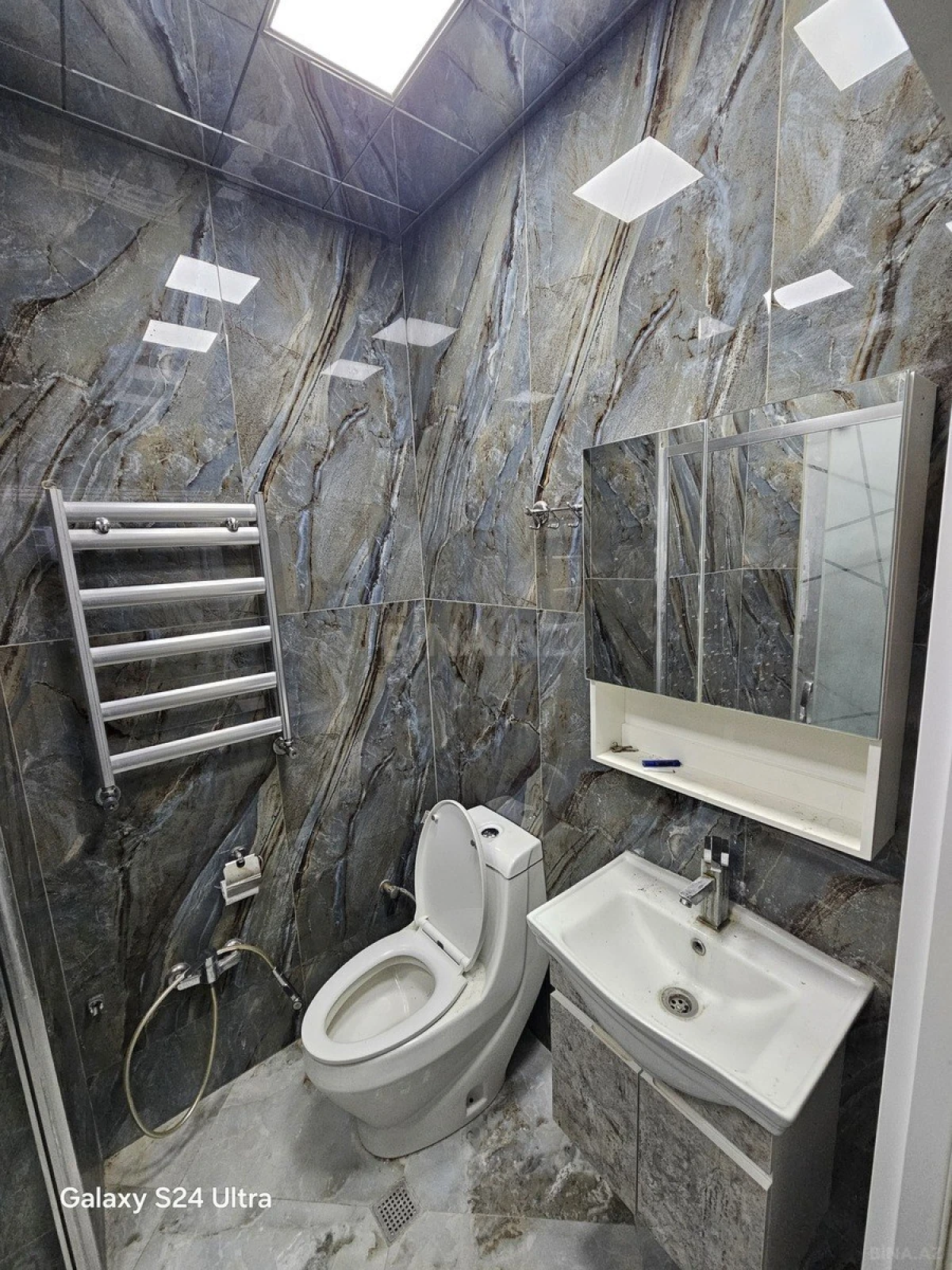 Kirayə verilir 2 otaqlı mənzil 56.9 m²