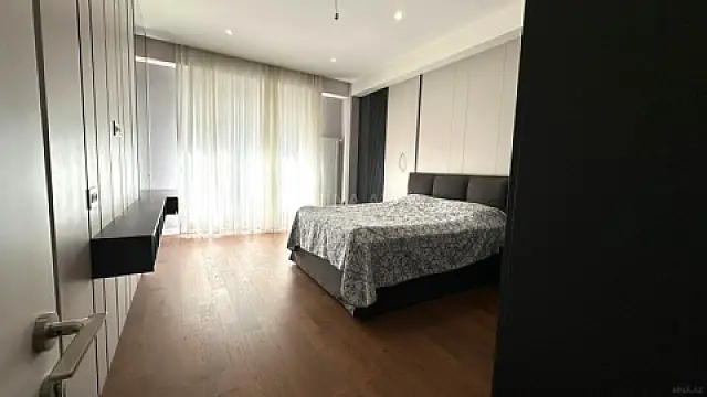 Satılır 2 otaqlı mənzil 95 m²