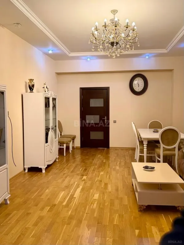 Kirayə verilir 3 otaqlı mənzil 130 m²
