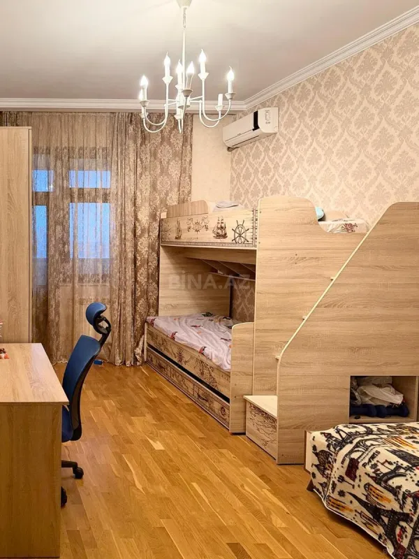 Kirayə verilir 3 otaqlı mənzil 130 m²