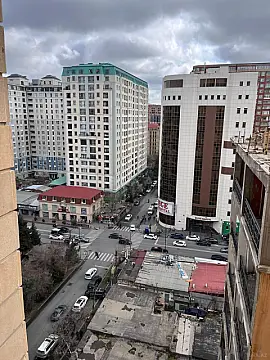 Satılır 4 otaqlı mənzil 190 m²
