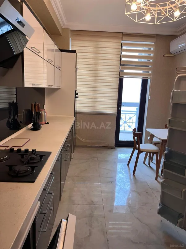 Satılır 4 otaqlı mənzil 190 m²