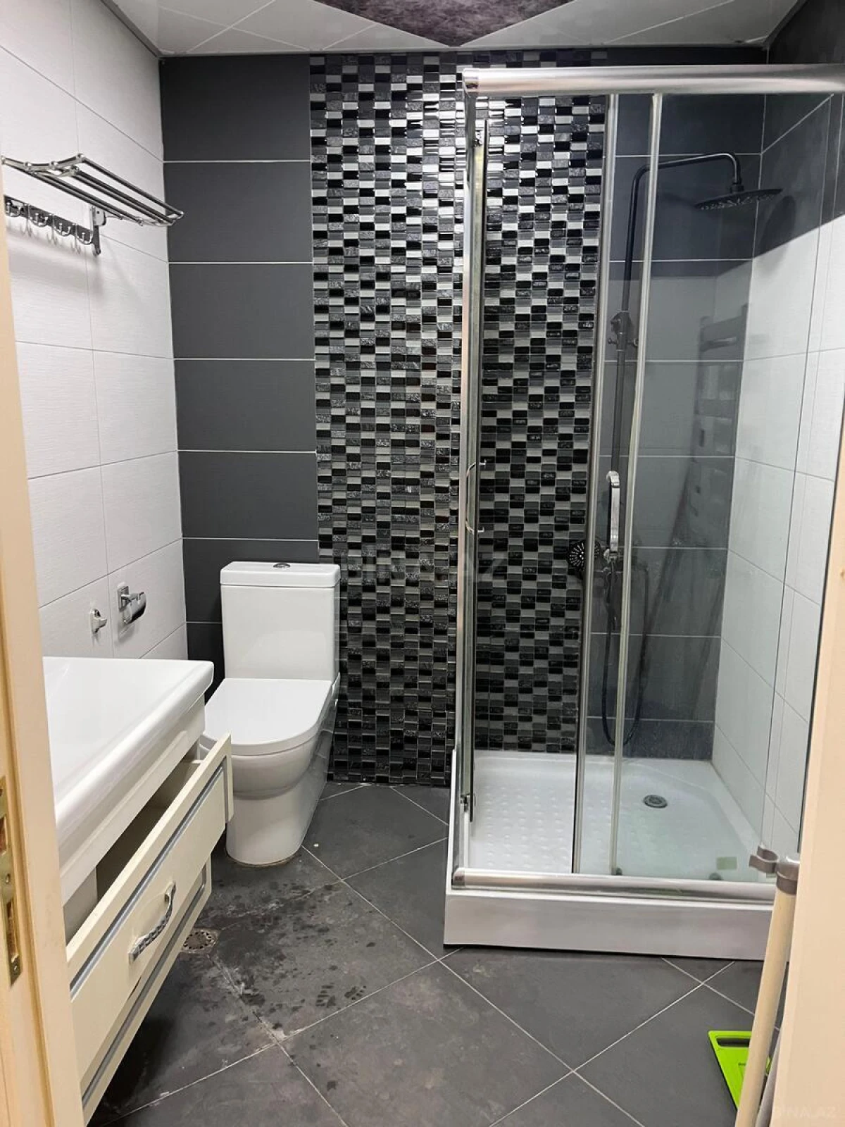 Satılır 4 otaqlı mənzil 190 m²