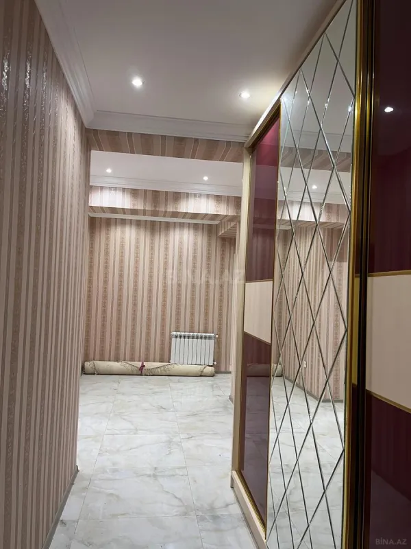 Satılır 4 otaqlı mənzil 190 m²