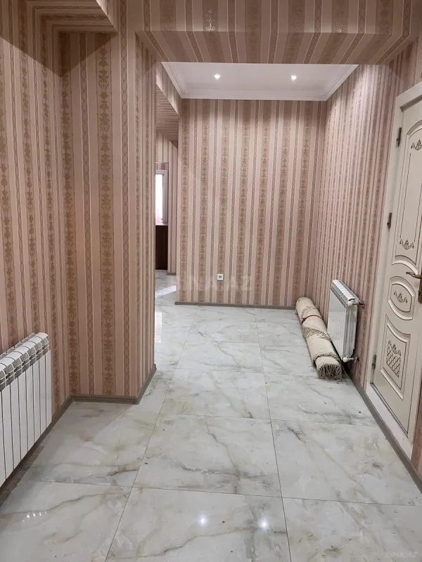 Satılır 4 otaqlı mənzil 190 m²
