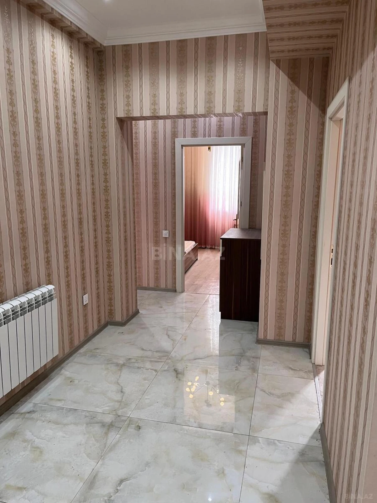 Satılır 4 otaqlı mənzil 190 m²