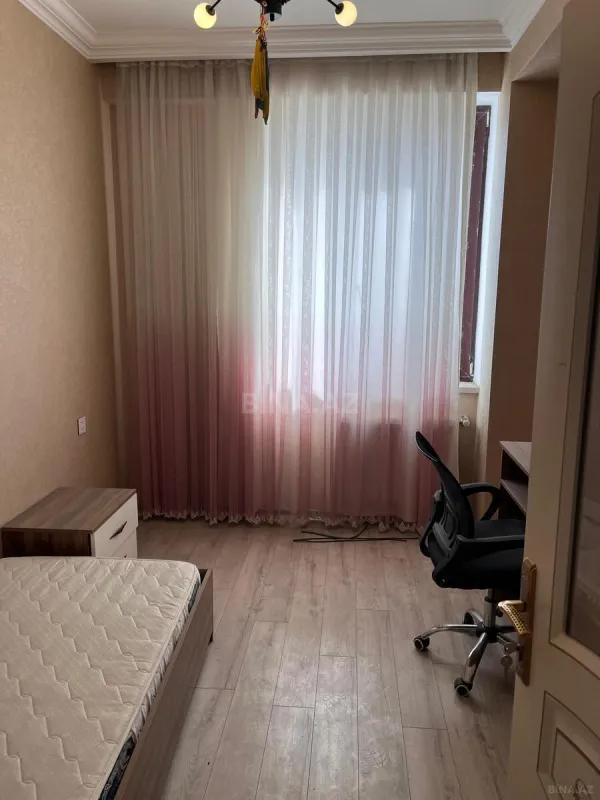 Satılır 4 otaqlı mənzil 190 m²