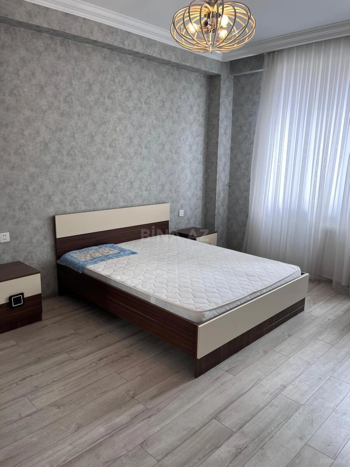 Satılır 4 otaqlı mənzil 190 m²