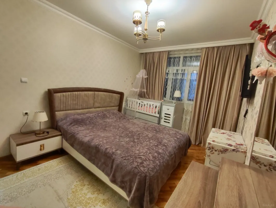 Satılır 4 otaqlı mənzil 100 m²