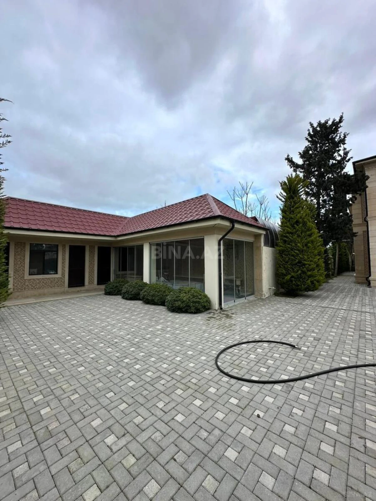 Satılır 6 otaqlı həyət evi 310 m²