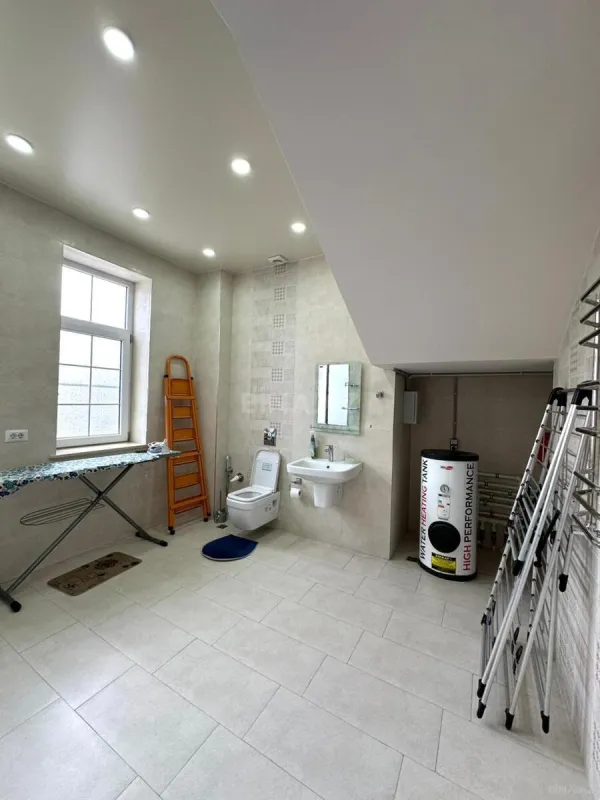 Satılır 6 otaqlı həyət evi 310 m²