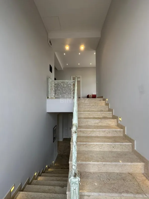 Satılır 6 otaqlı həyət evi 310 m²
