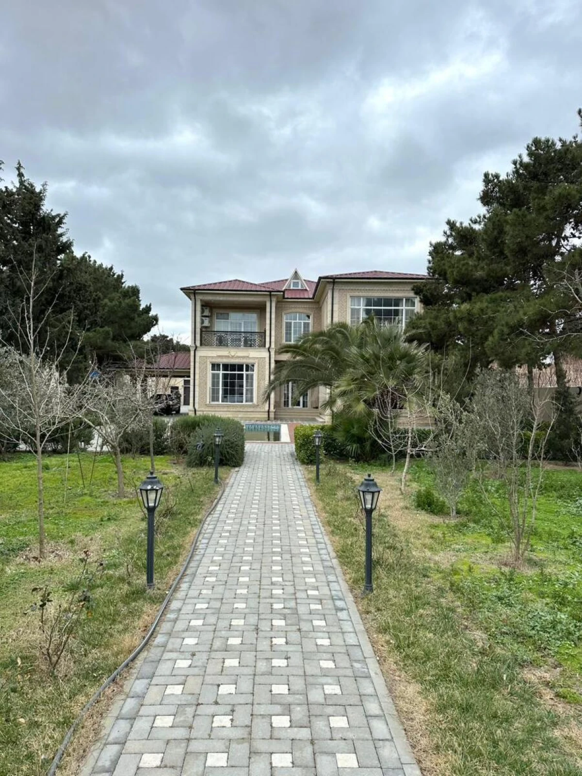 Satılır 6 otaqlı həyət evi 310 m²