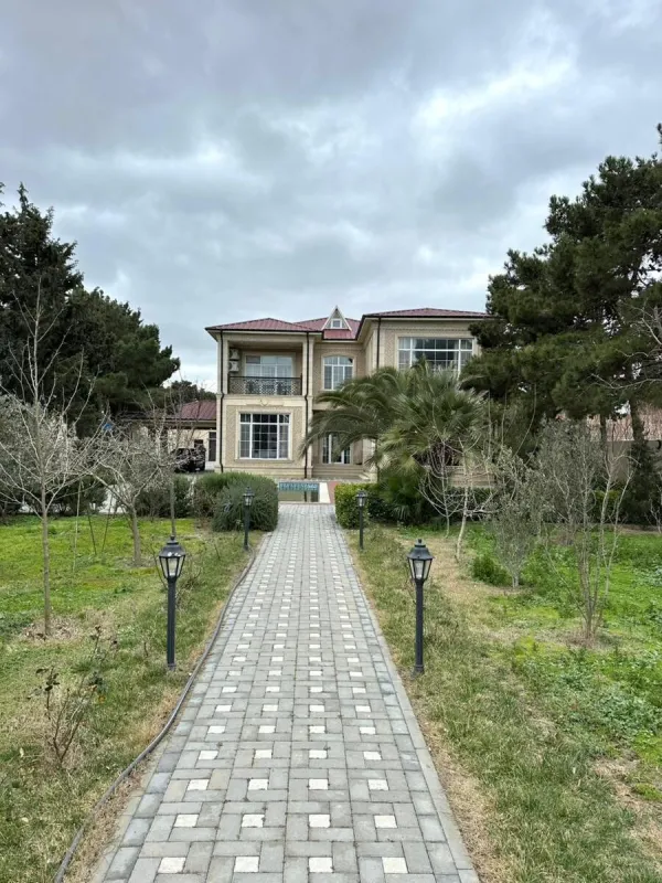 Satılır 6 otaqlı həyət evi 310 m²
