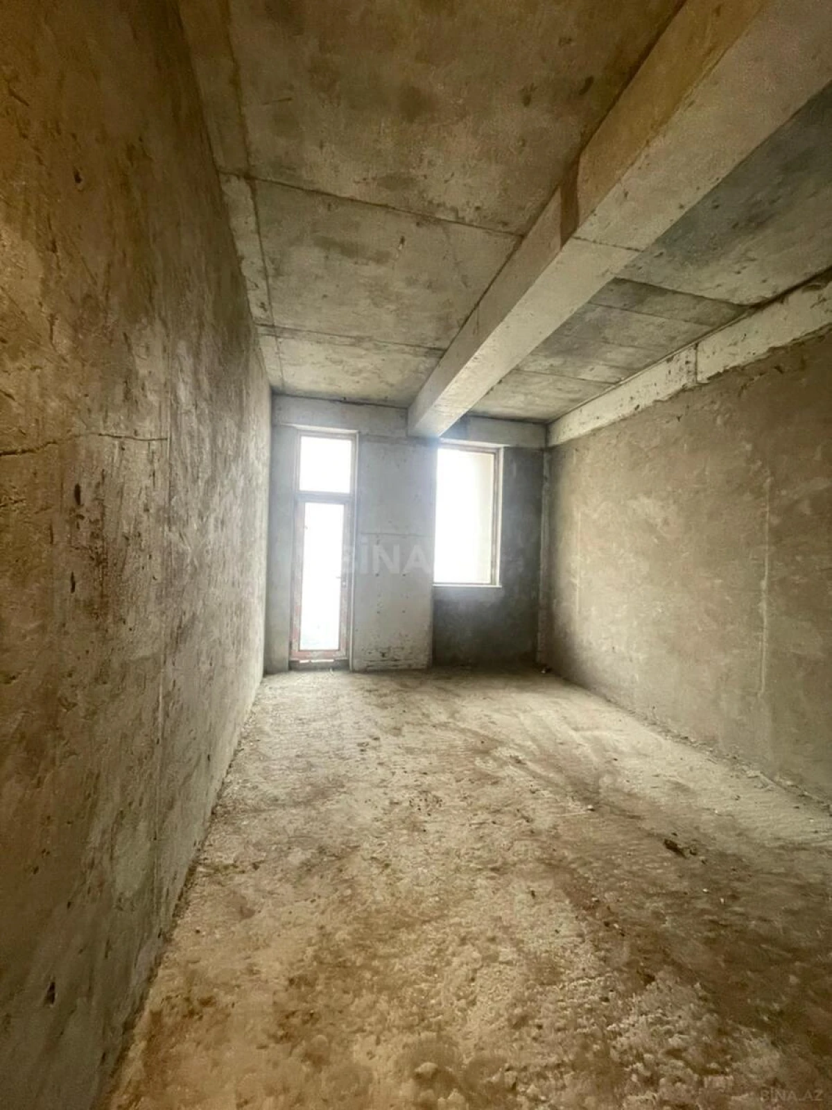 Satılır 4 otaqlı mənzil 200 m²