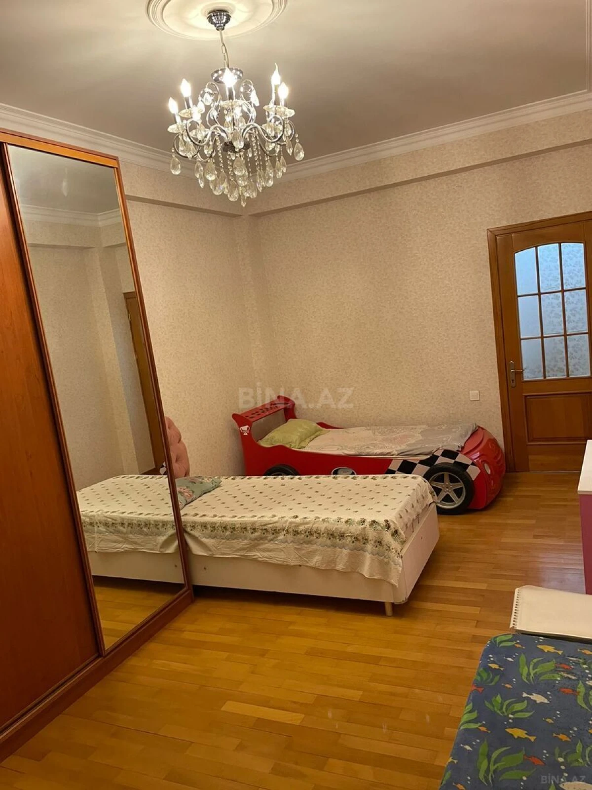 Kirayə verilir 3 otaqlı mənzil 145 m²