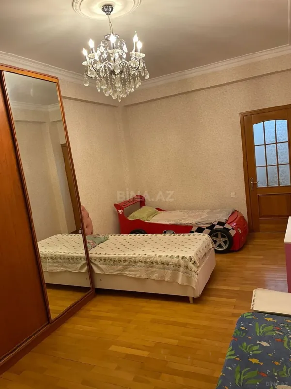 Kirayə verilir 3 otaqlı mənzil 145 m²