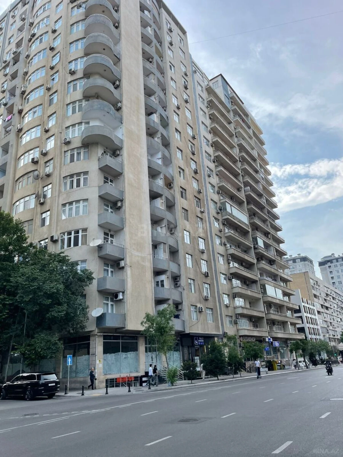 Kirayə verilir 3 otaqlı mənzil 145 m²