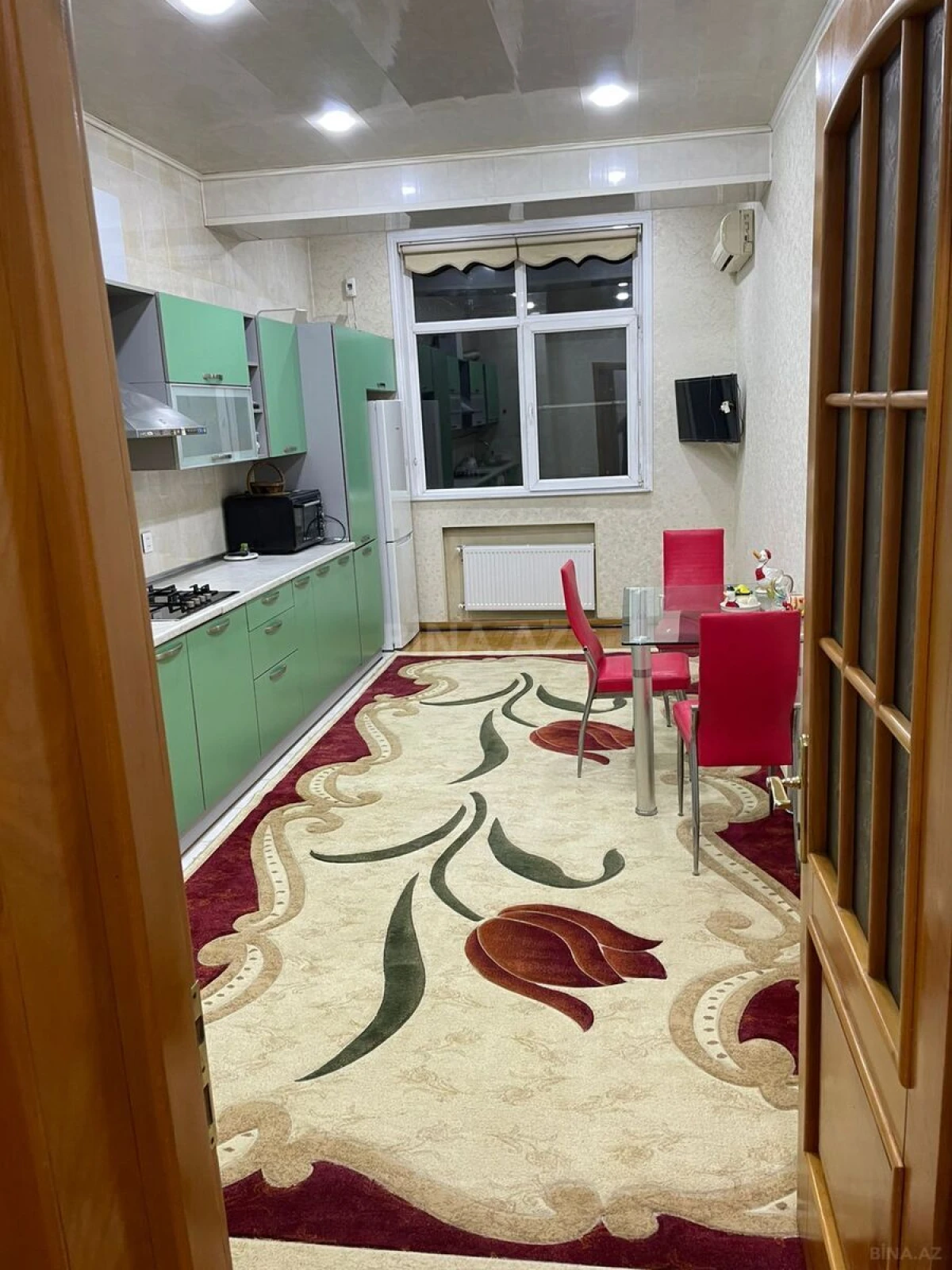 Kirayə verilir 3 otaqlı mənzil 145 m²