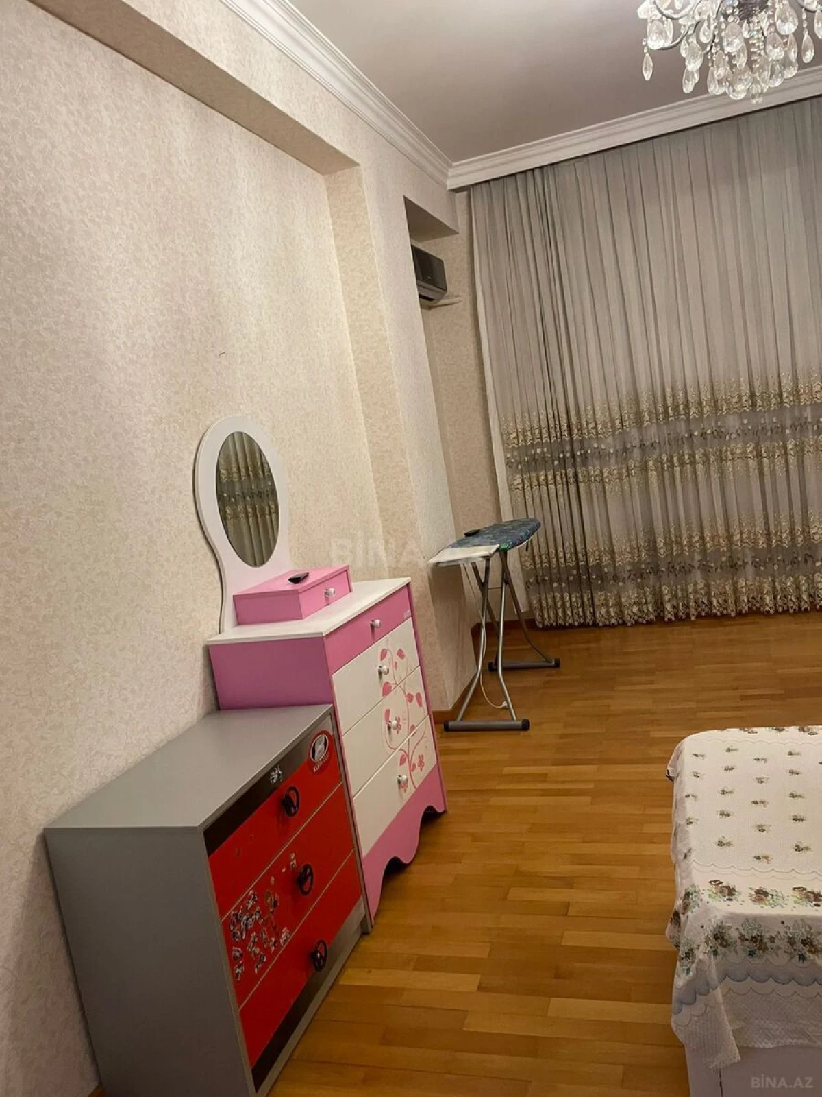 Kirayə verilir 3 otaqlı mənzil 145 m²