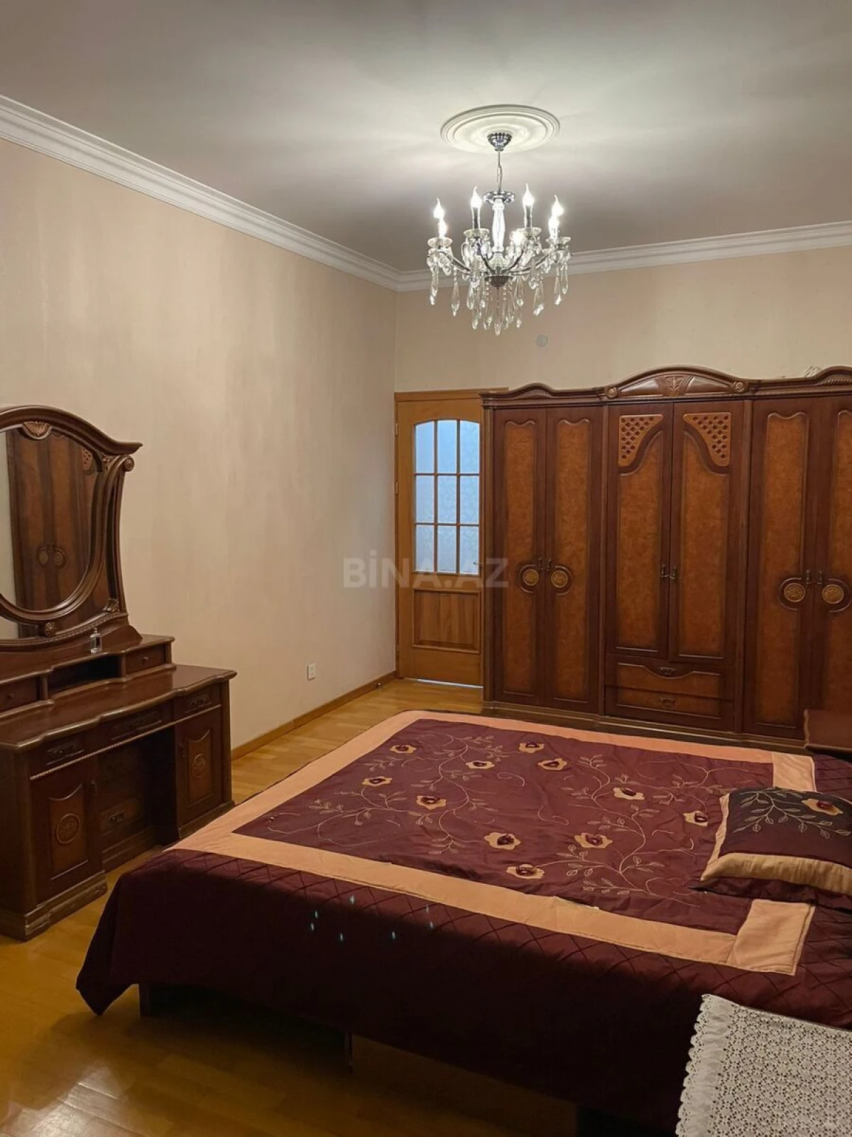 Kirayə verilir 3 otaqlı mənzil 145 m²