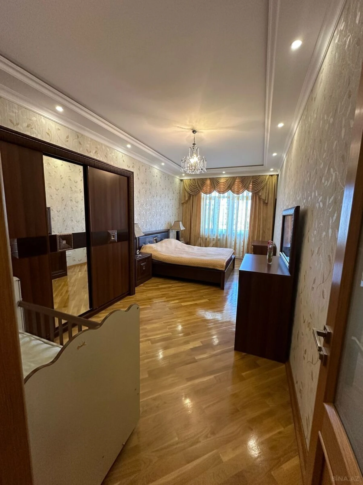 Kirayə verilir 2 otaqlı mənzil 107 m²
