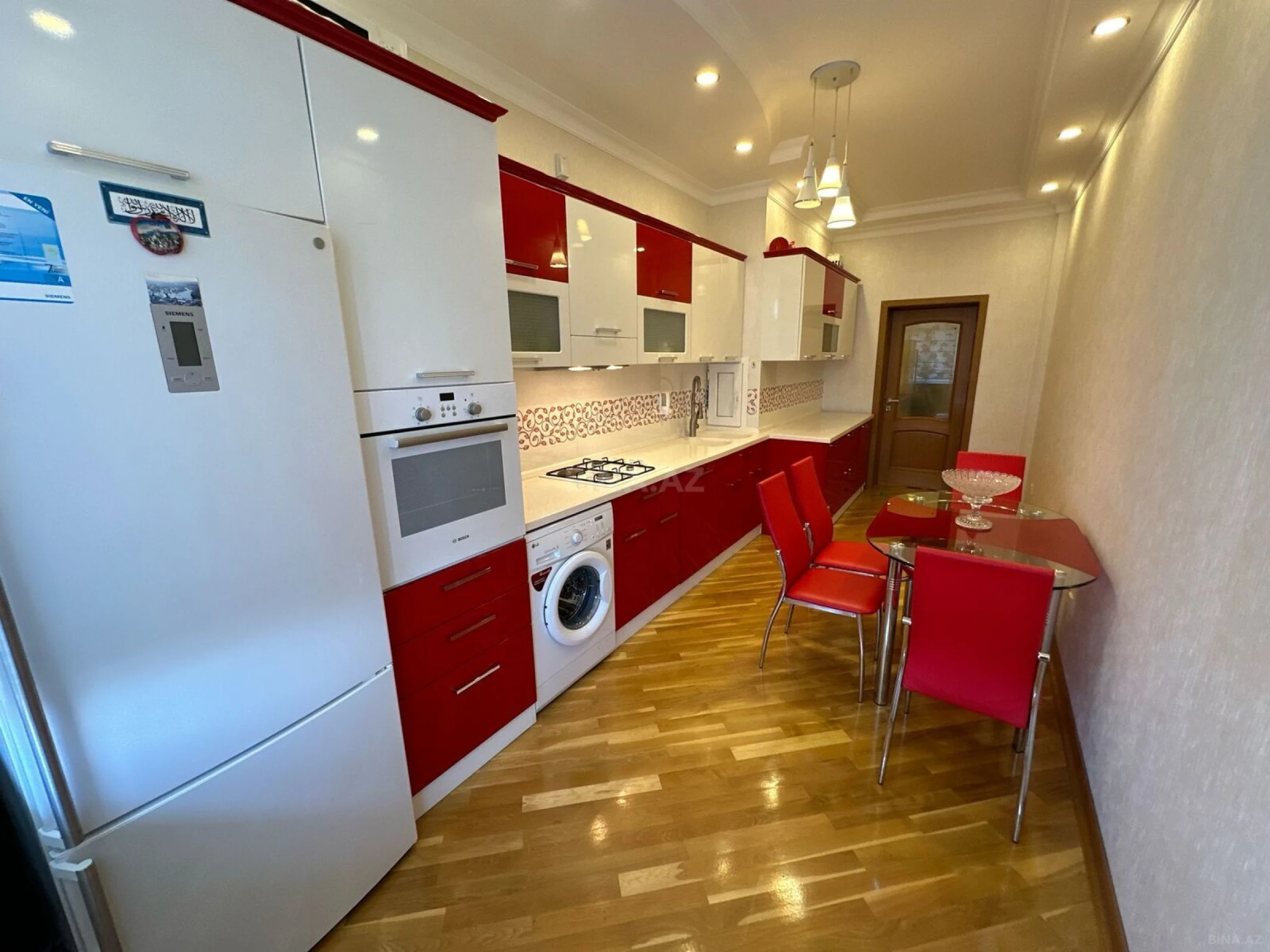 Kirayə verilir 2 otaqlı mənzil 107 m²