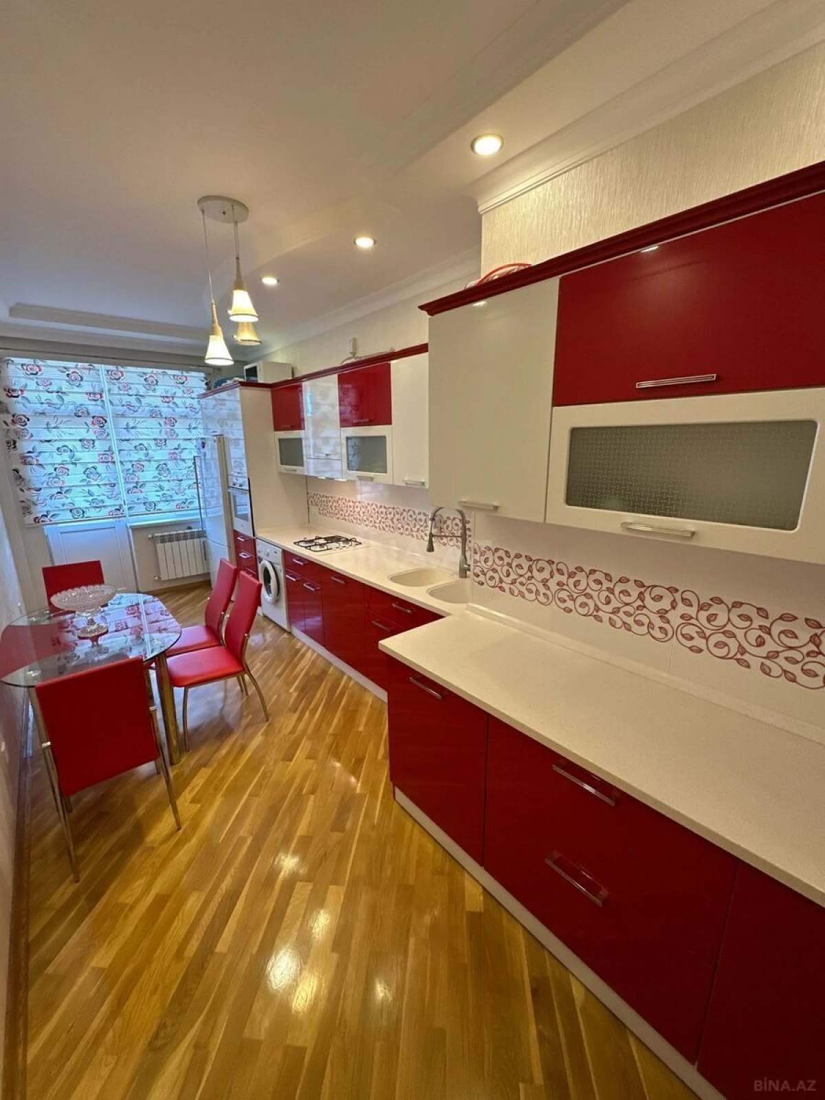 Kirayə verilir 2 otaqlı mənzil 107 m²