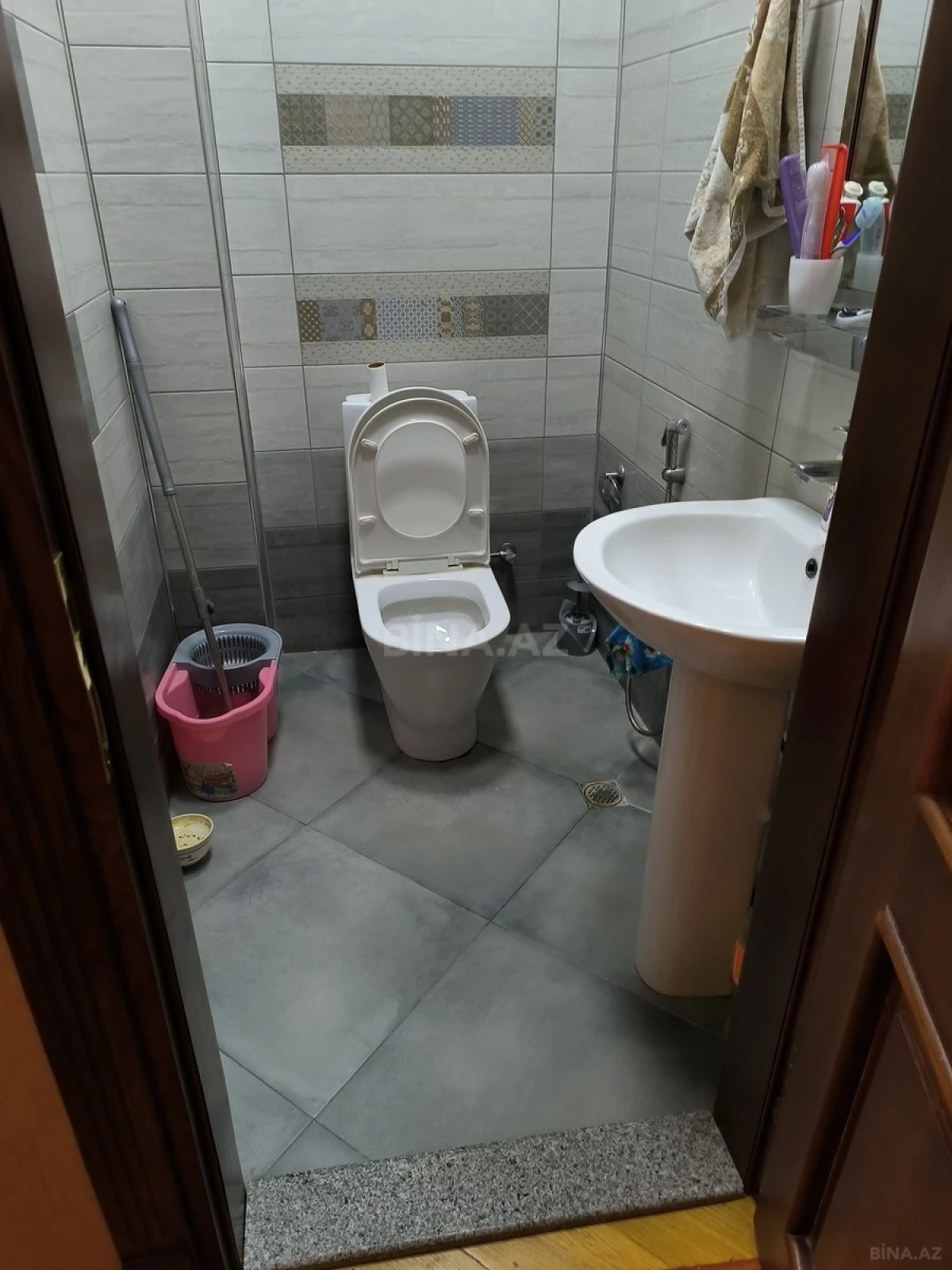 Satılır 9 otaqlı həyət evi 350 m²
