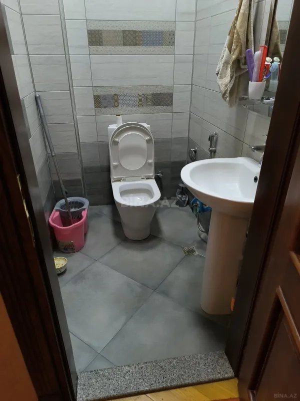 Satılır 9 otaqlı həyət evi 350 m²