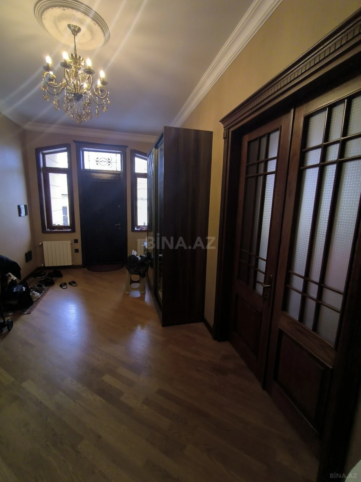 Satılır 9 otaqlı həyət evi 350 m²