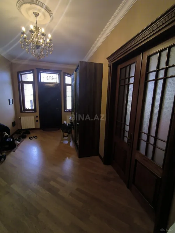 Satılır 9 otaqlı həyət evi 350 m²
