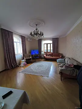 Satılır 9 otaqlı həyət evi 350 m²