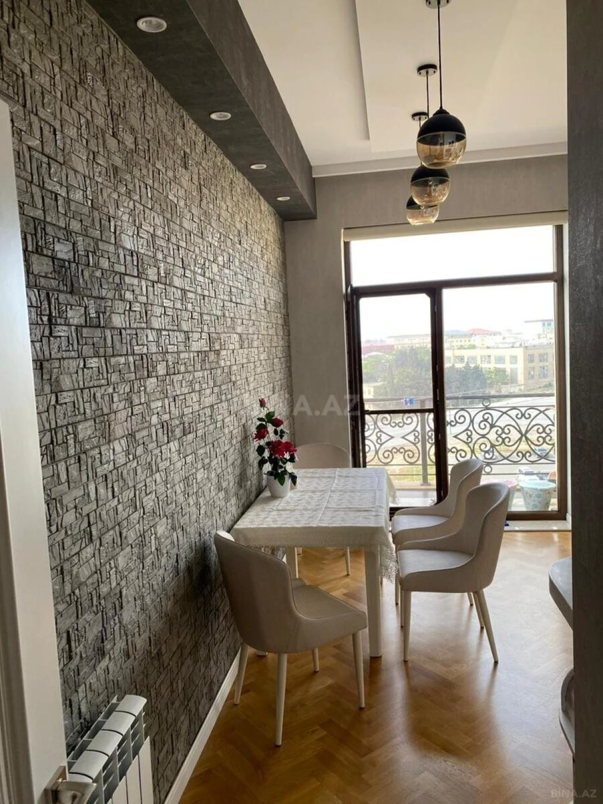 Satılır 2 otaqlı mənzil 97 m²