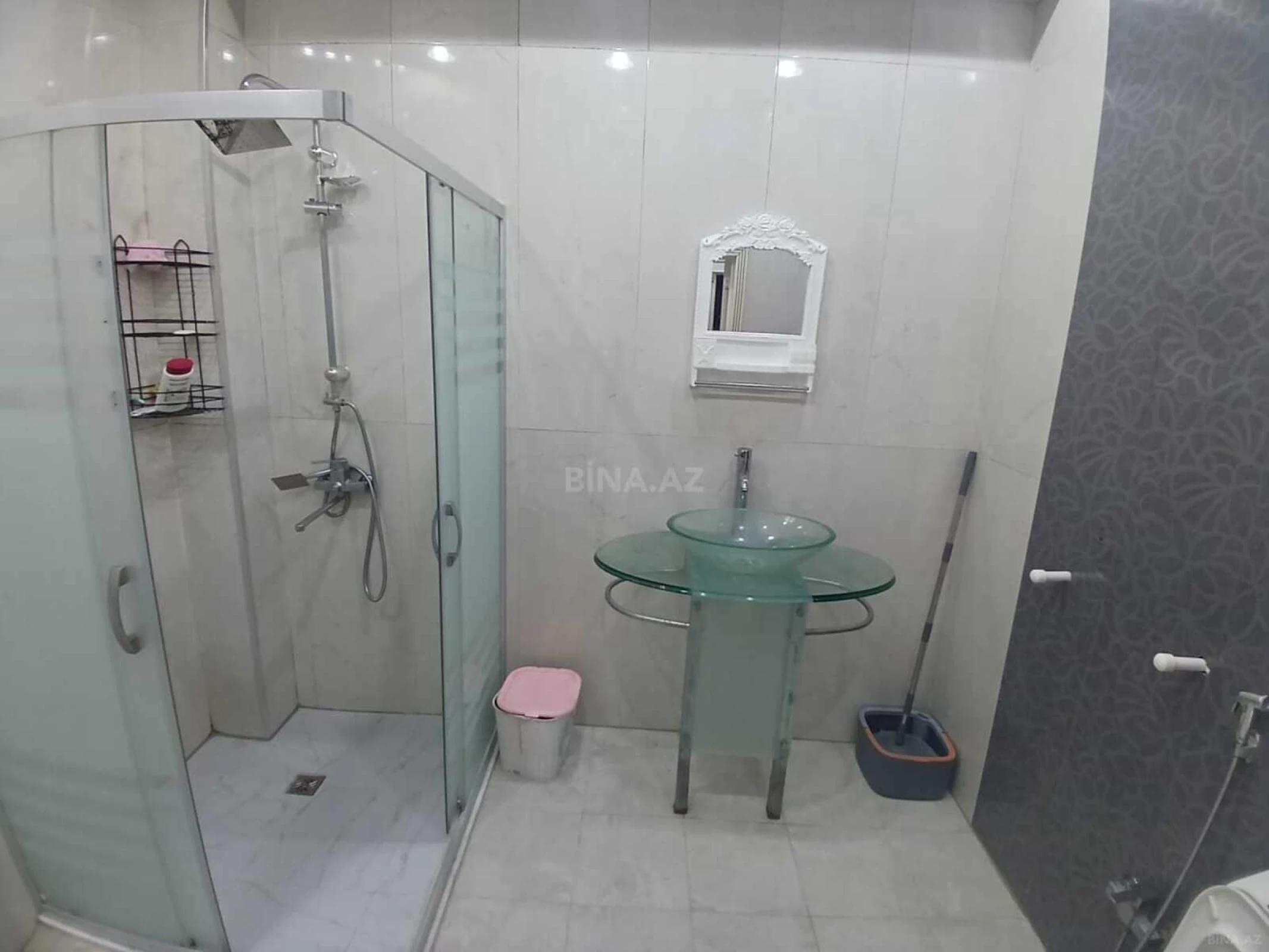 Kirayə verilir 3 otaqlı mənzil 150 m²