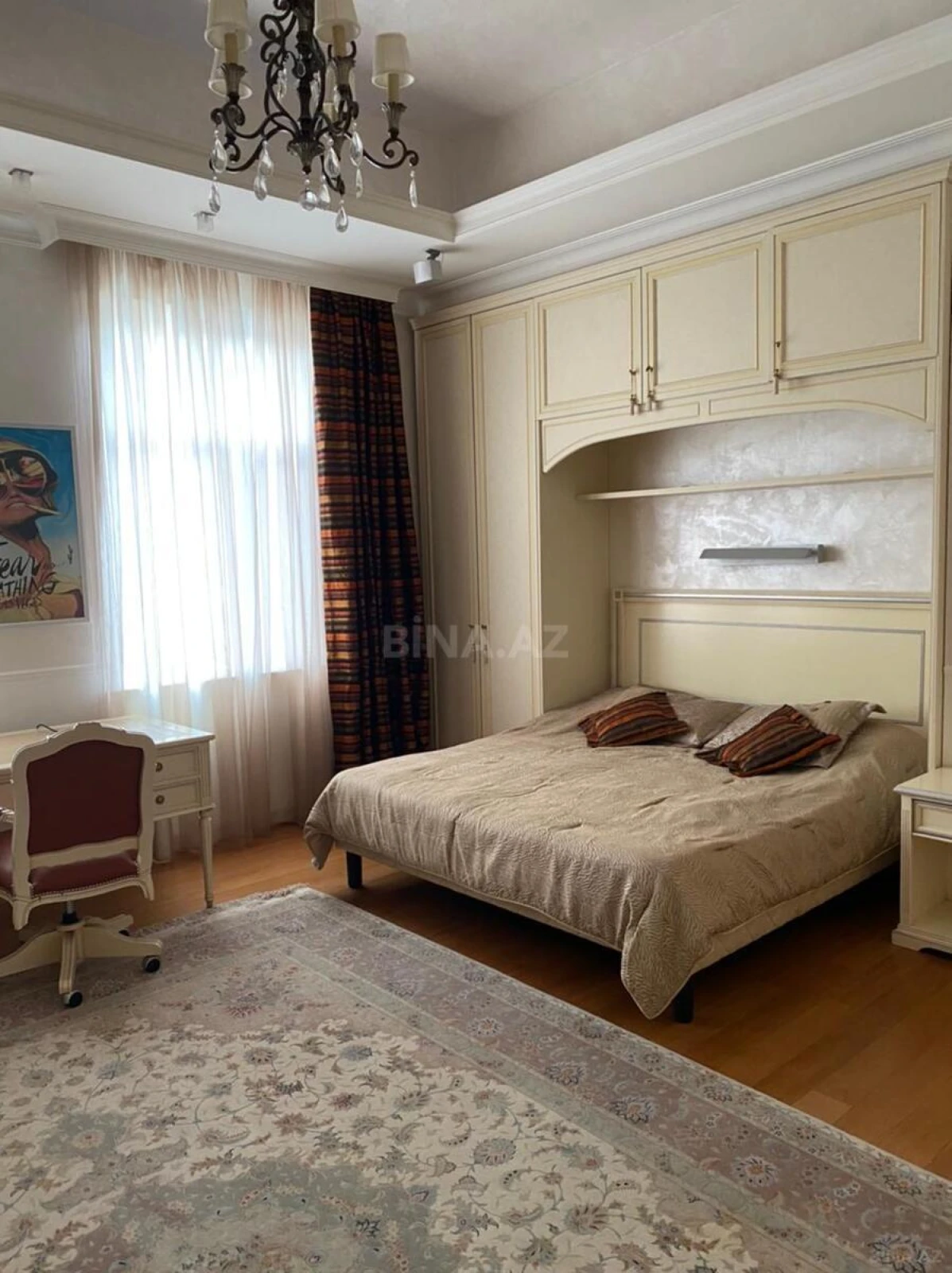 Kirayə verilir 3 otaqlı mənzil 200 m²