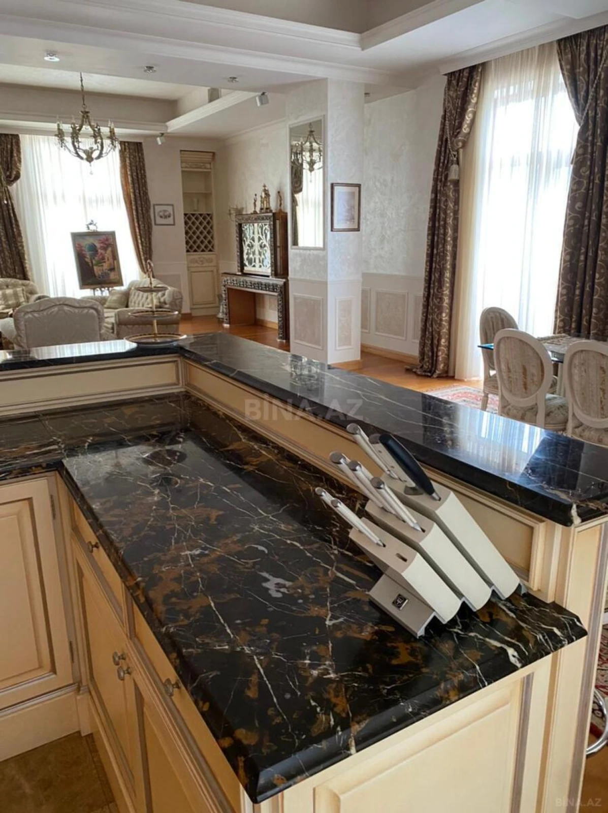 Kirayə verilir 3 otaqlı mənzil 200 m²