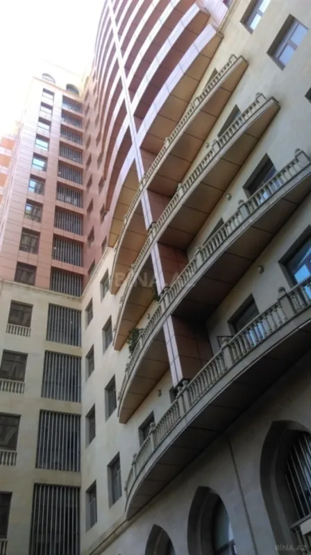 Kirayə verilir 3 otaqlı mənzil 200 m²