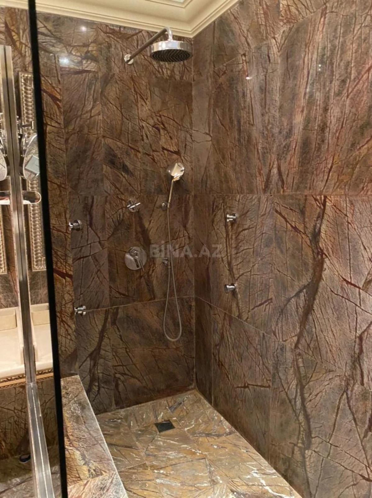 Kirayə verilir 3 otaqlı mənzil 200 m²