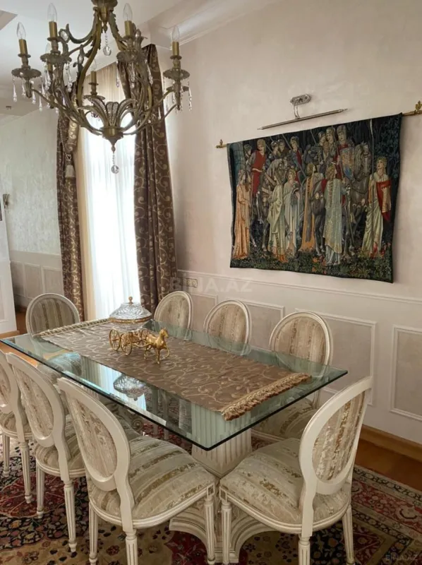 Kirayə verilir 3 otaqlı mənzil 200 m²