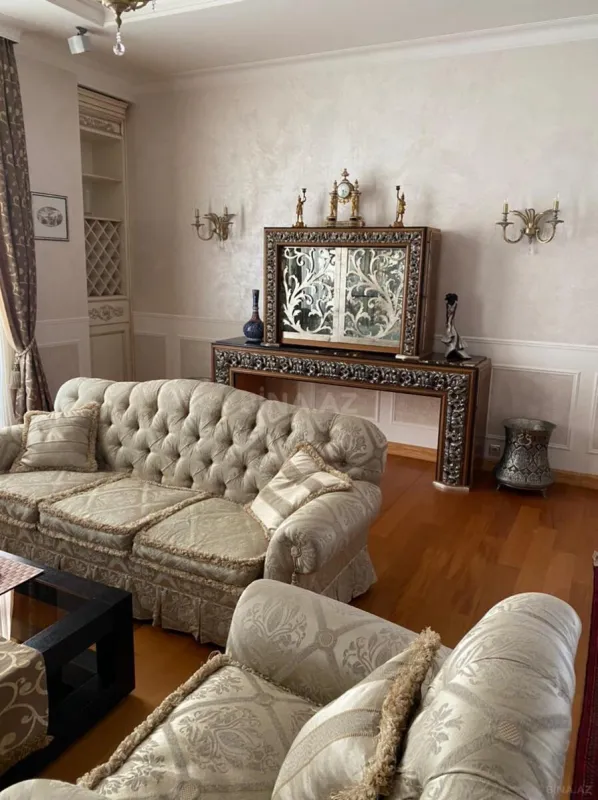 Kirayə verilir 3 otaqlı mənzil 200 m²