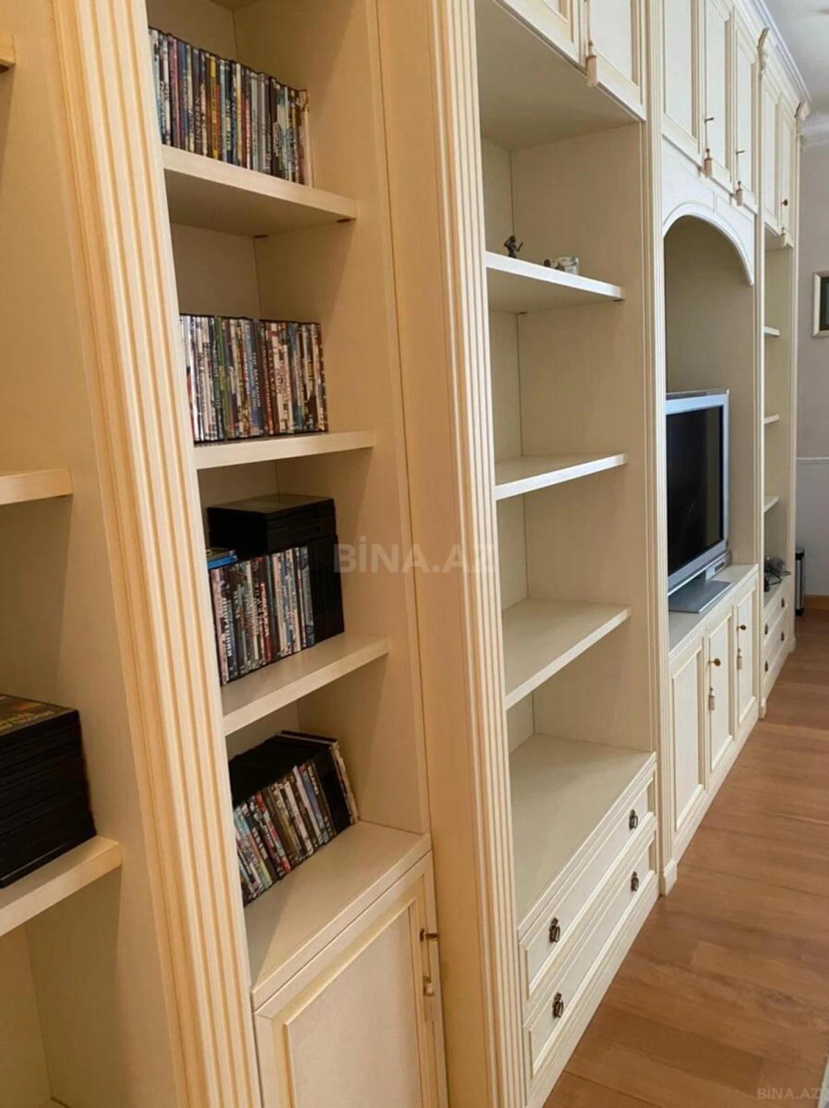 Kirayə verilir 3 otaqlı mənzil 200 m²