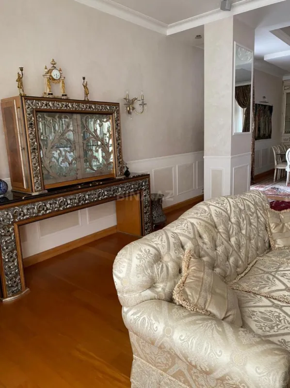 Kirayə verilir 3 otaqlı mənzil 200 m²