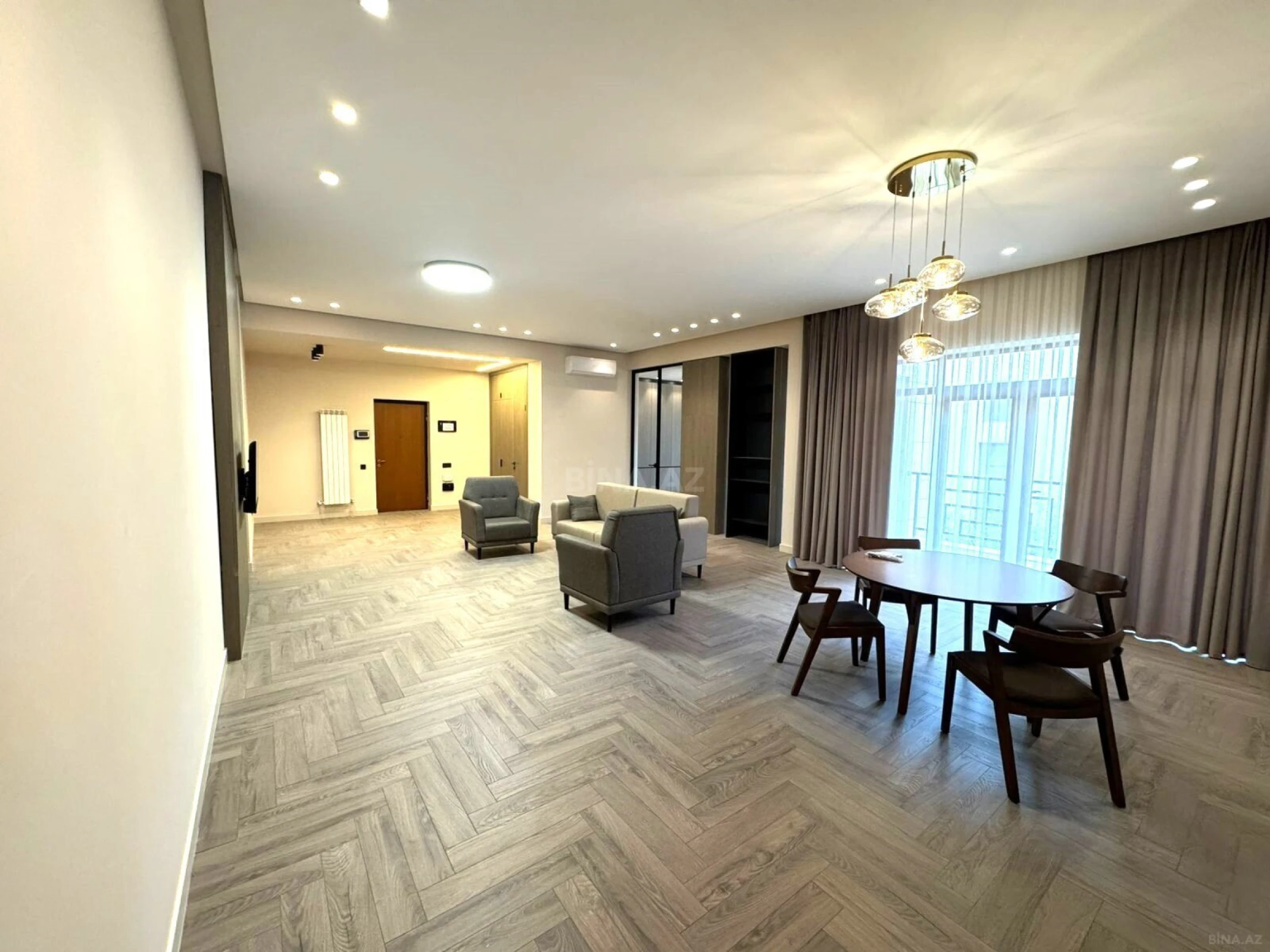 Kirayə verilir 3 otaqlı mənzil 160 m²