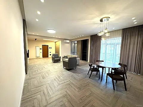 Kirayə verilir 3 otaqlı mənzil 160 m²