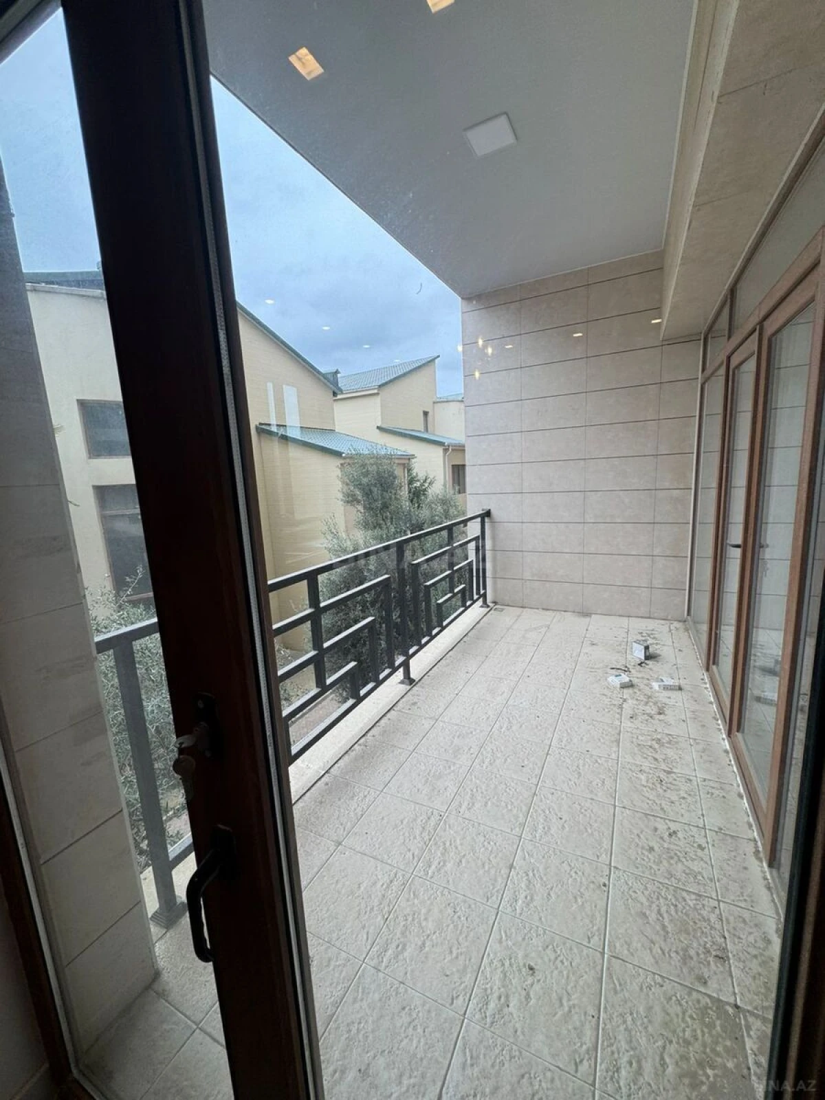 Kirayə verilir 3 otaqlı mənzil 160 m²
