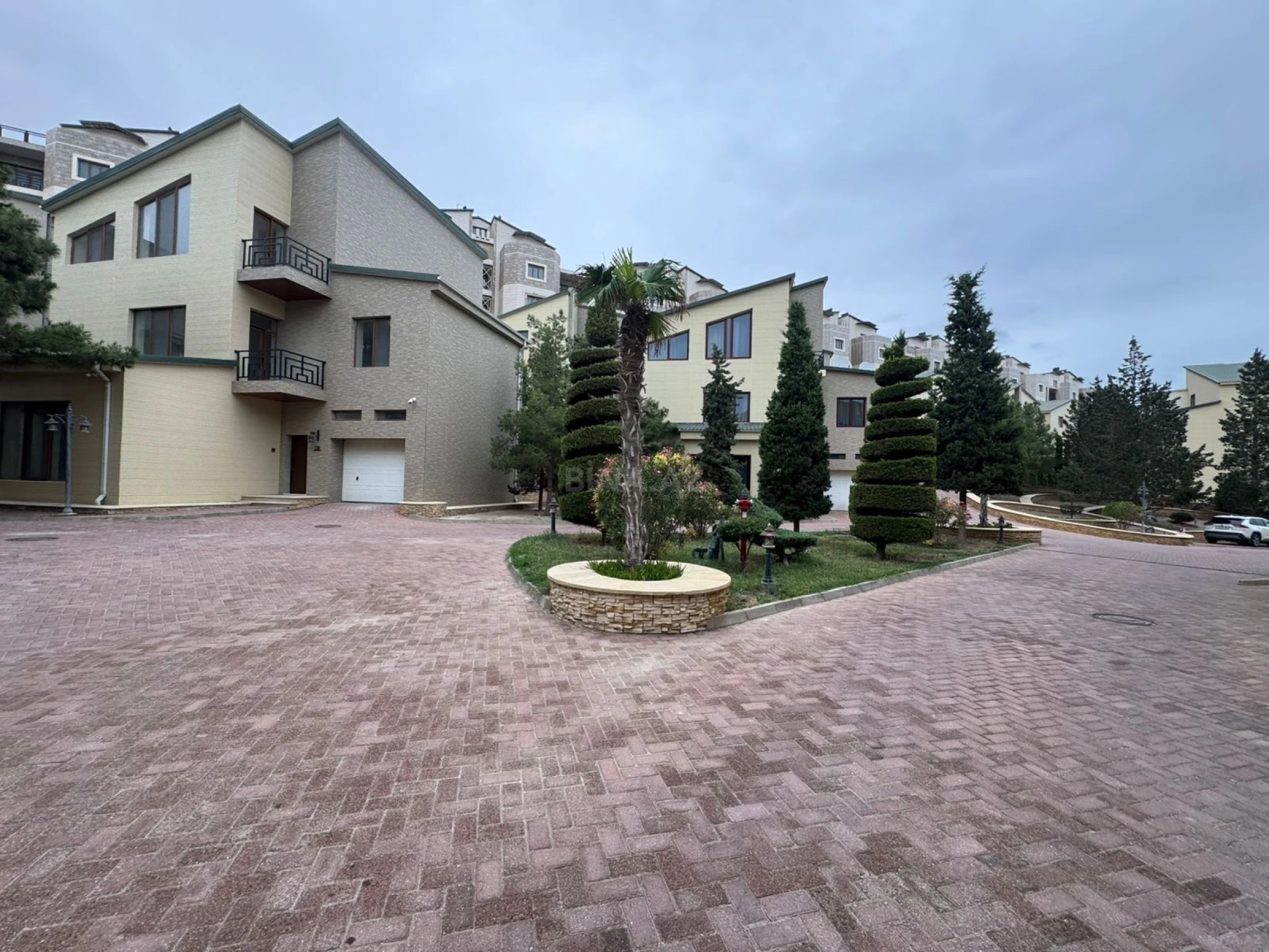 Kirayə verilir 3 otaqlı mənzil 160 m²