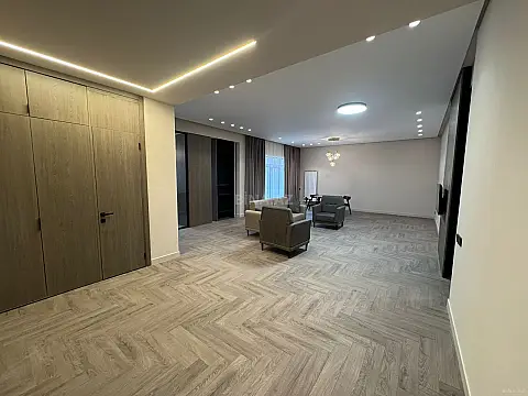 Kirayə verilir 3 otaqlı mənzil 160 m²