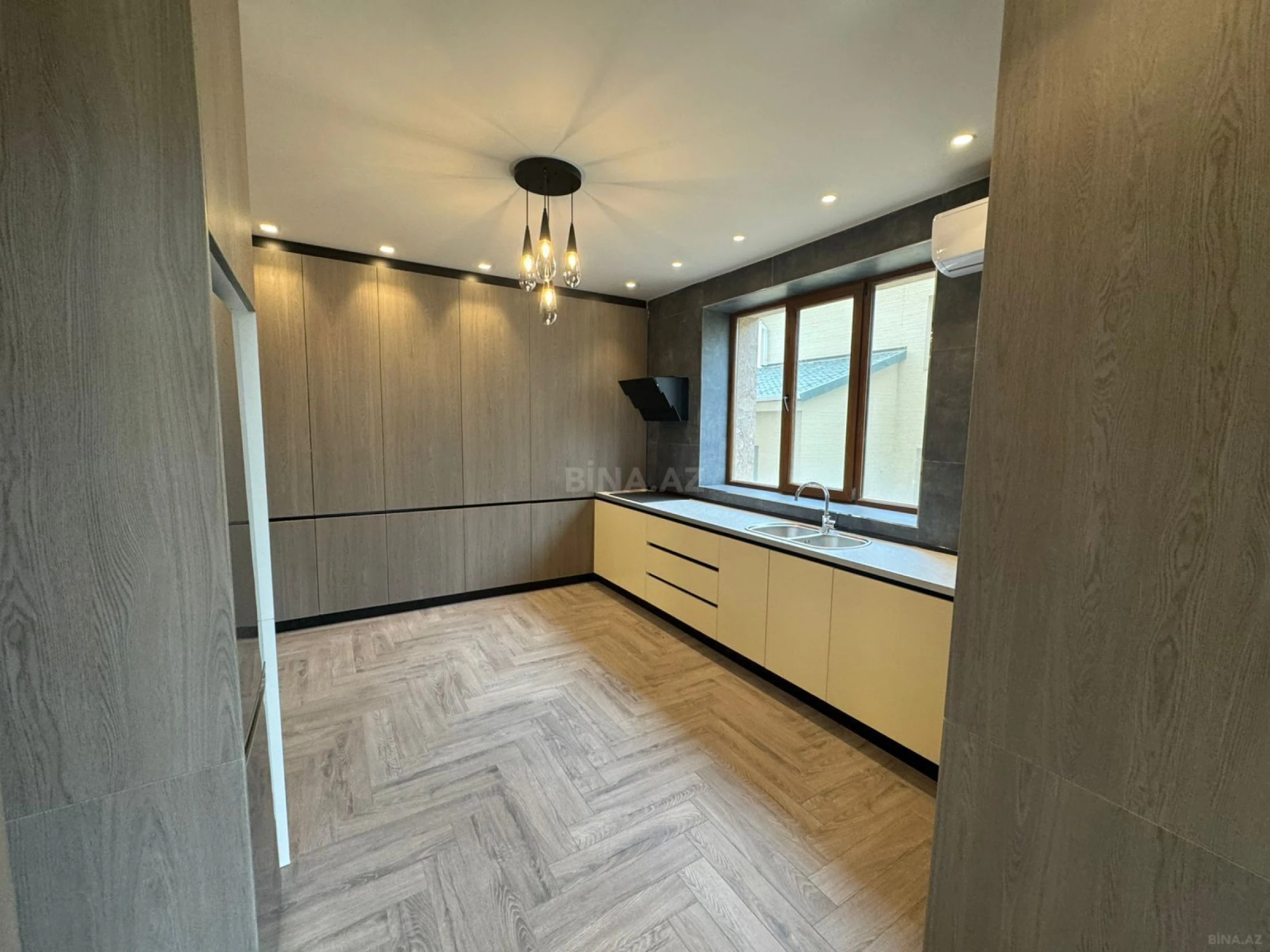 Kirayə verilir 3 otaqlı mənzil 160 m²